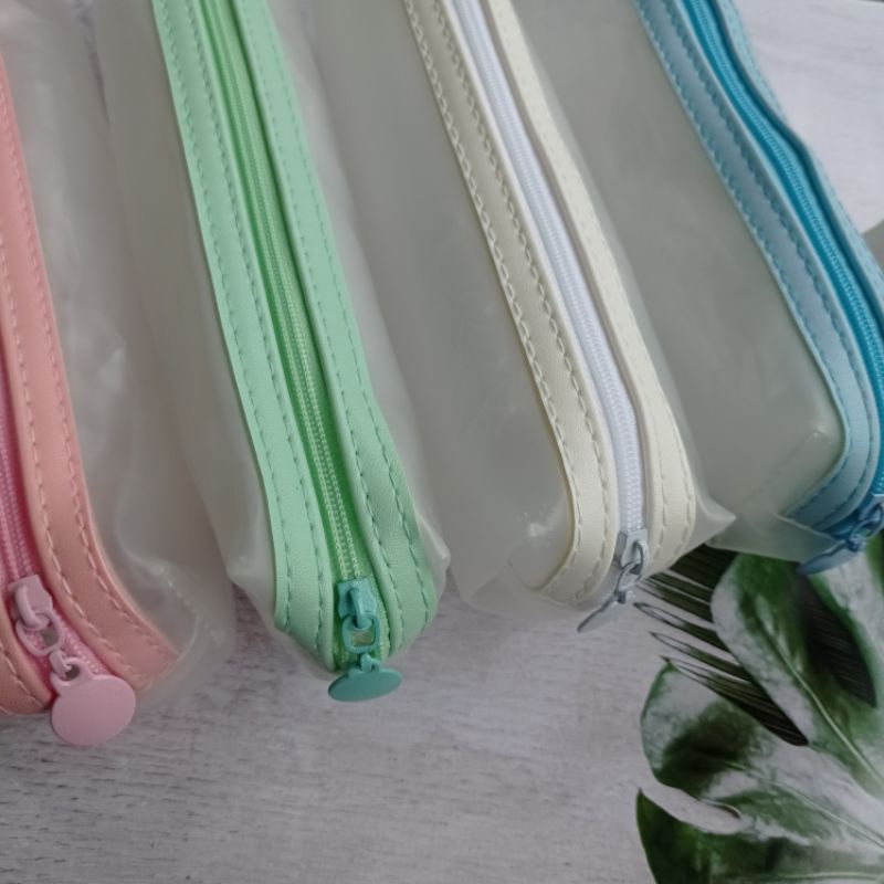

TEMPAT PENSIL PENSIL CASE DOFF TRANSPARAN