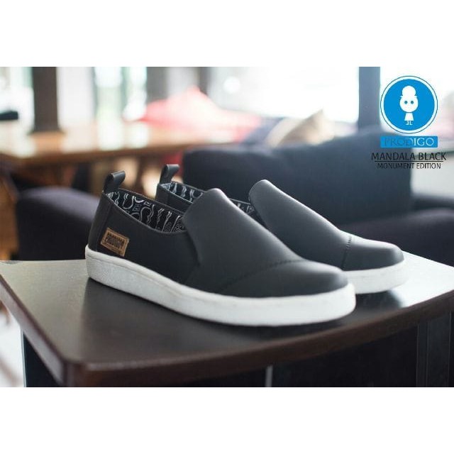 Sepatu Slip On Santai Kulit Pria Original