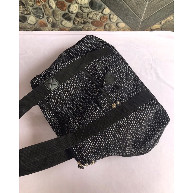 Tas minggat medium ala kipling | Tas tote atau minggat nilon | preloved