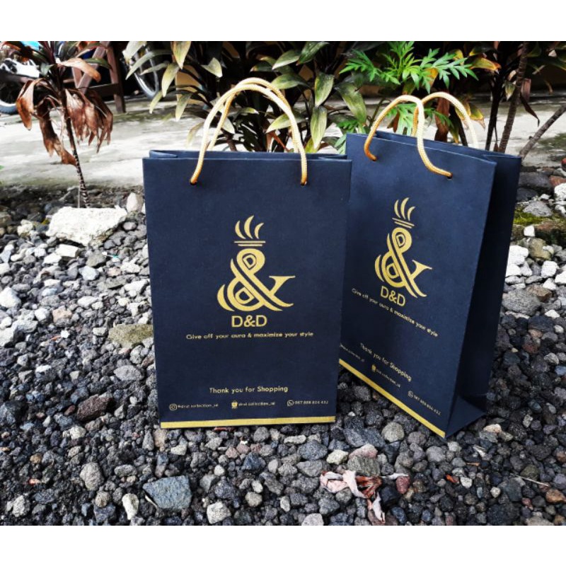 

PAPERBAG BLACKPAPER, SIZE KECIL PXLXT 18*6*23, keren dan elegant