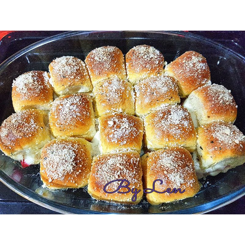 

Japanese Milk Bun Isian Smocked Ham,Worst, dan Keju Mozarella