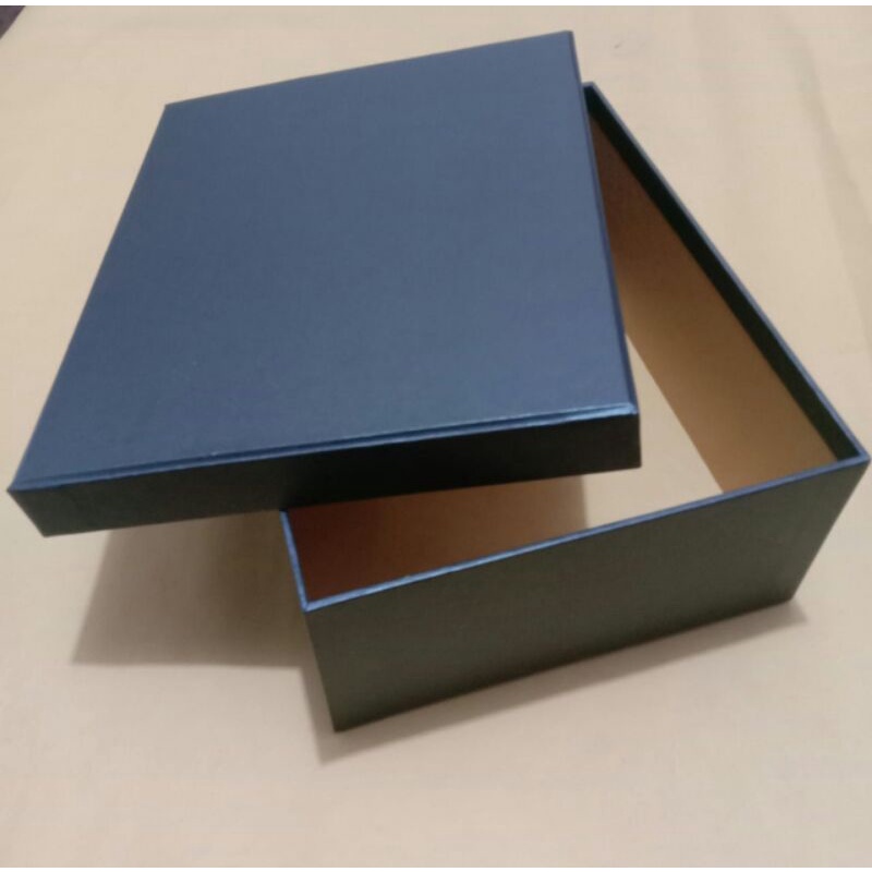 

kotak kado/gift box/hard box 30x22x10cm