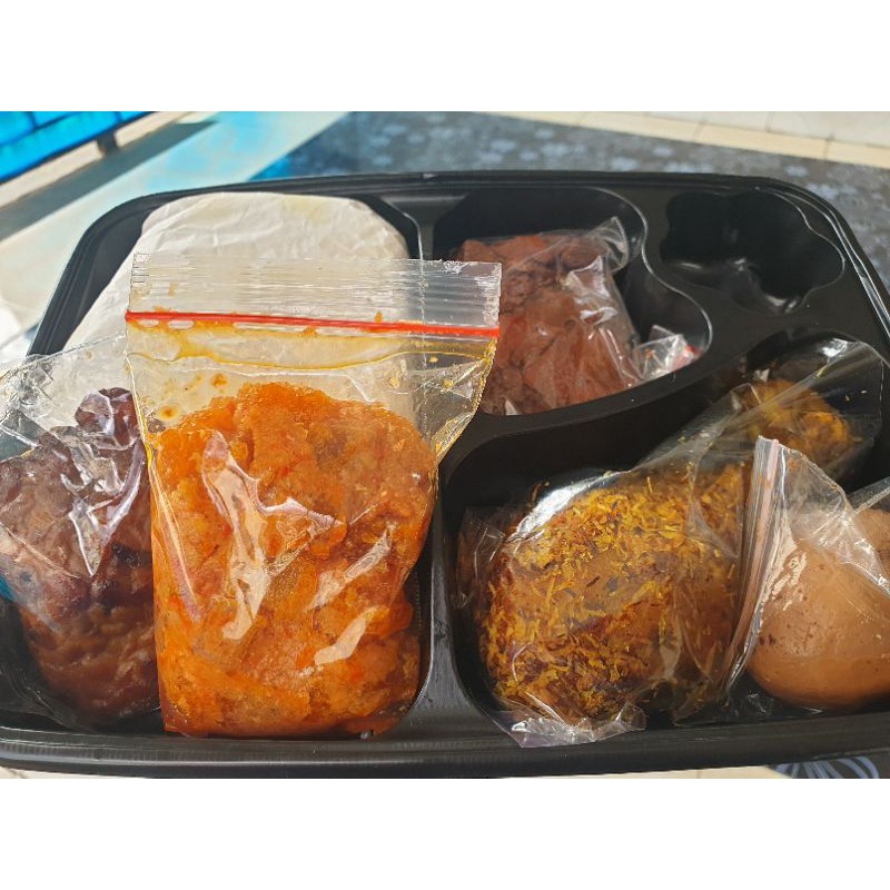 

Menu Paket Nasi Komplit