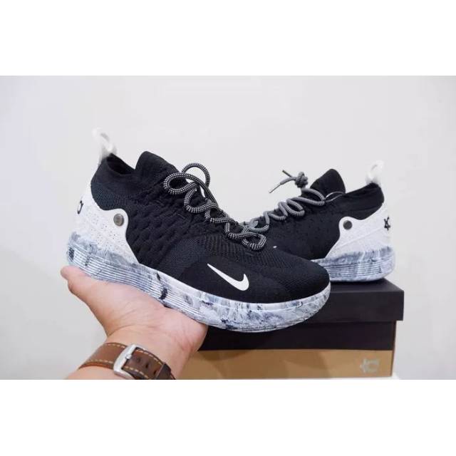 Sepatu Basket KD 11 Black White