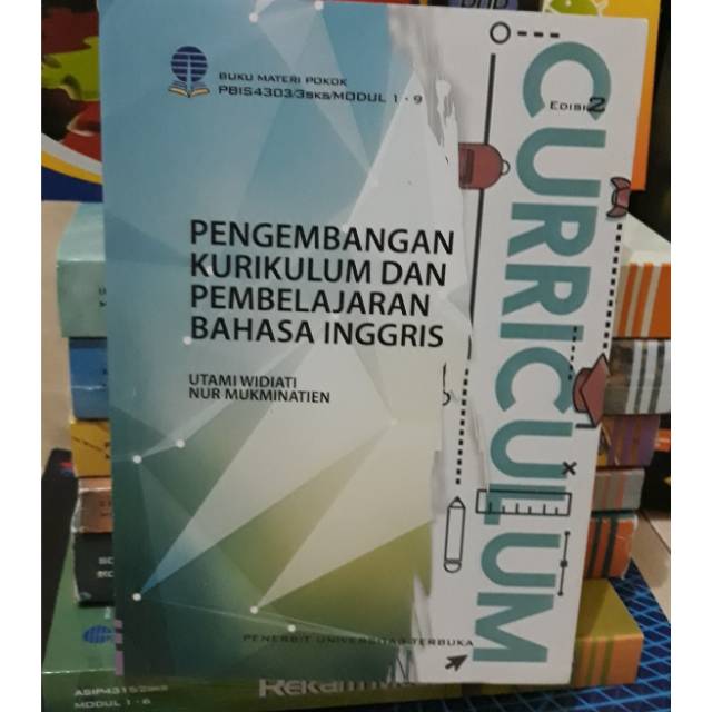 buku pengembangan kurikulum dan pembelajaran bahasa inggris by  Prof. Utami Widiati, M.A., Ph.D-0