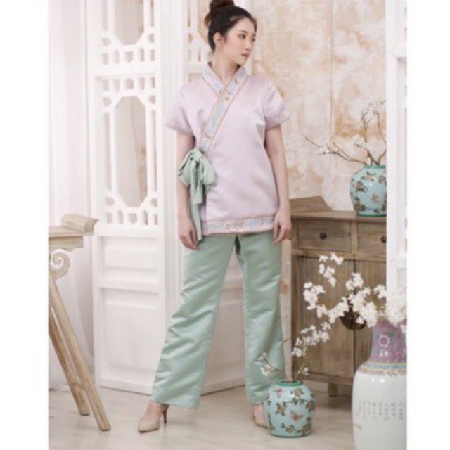 Vone official preloved Yu top pale lilac size SM