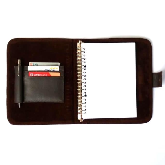 

[[COD]] Binder Kulit Sapi Asli Model Magnet FREE UKIR NAMA Untuk Kado/Hadiah TERBARU Kode 833
