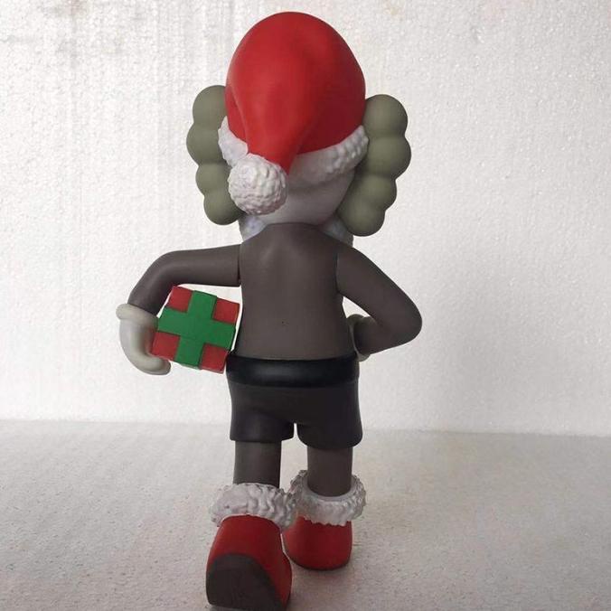 

PROMO 28CM CHRISTMAS SANTA CLAUS CARRING GIFT CUTE CARTOON KAWS DC452CD3