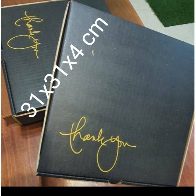 

Box pizza 31x31x4 cm karton/kardus/baju/onlineshop/hampers/pizza