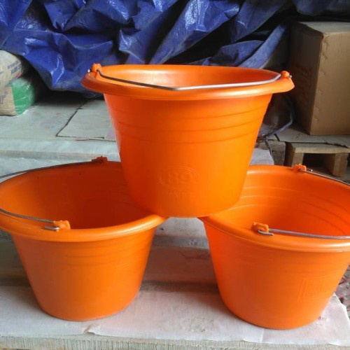EMBER COR PLASTIK WARNA ORANGE LEBIH TEBAL (UKURAN KECIL/BESAR)