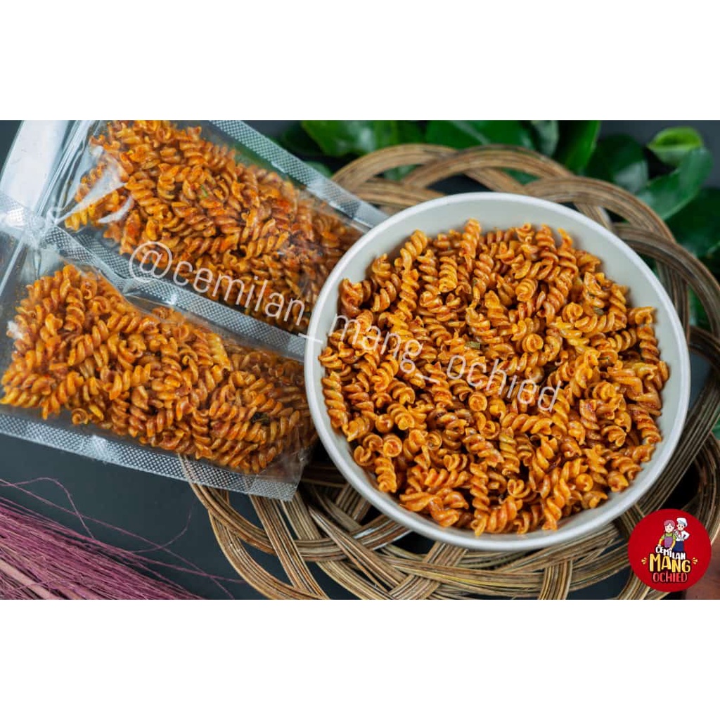 

seblak makaroni spiral / sebring makaroni / makaroni pedas / daun jeruk / extra daun jeruk