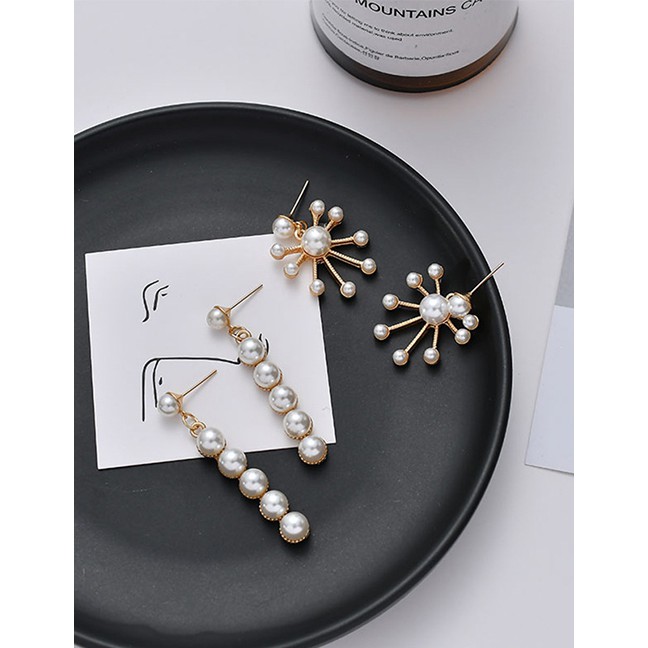 LRC Anting tusuk Fashion Golden Pearl Geometric Earrings D80669