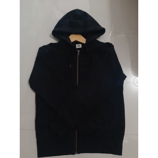Zh Uniqlo Hitam