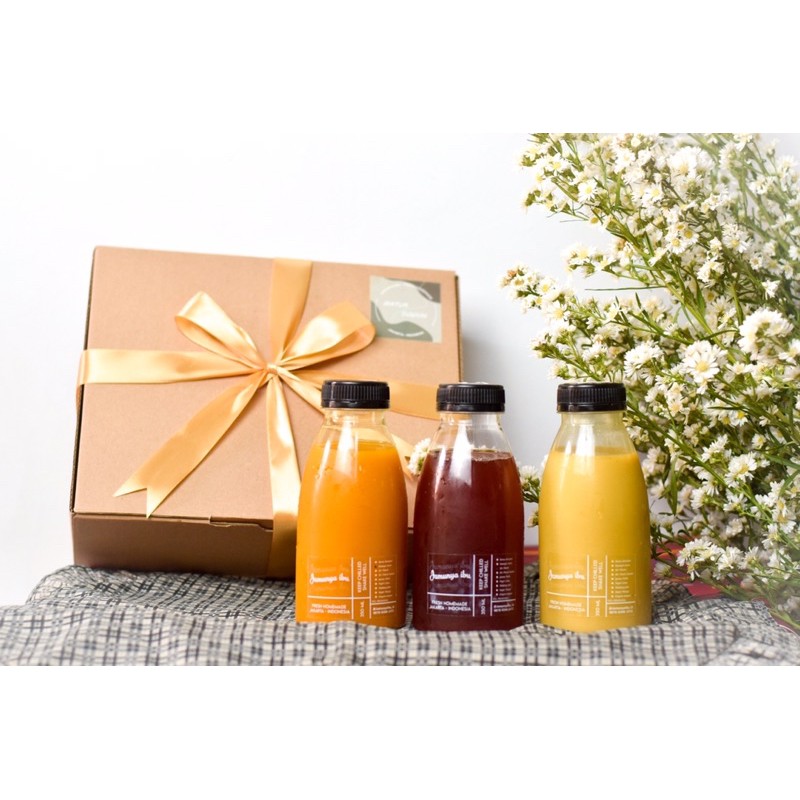 

Hampers Box Jamunya Ibu isi 3 Botol Jamu Mix untuk Buah Tangan Kerabat