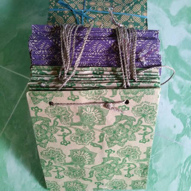 

Tas kertas kotak