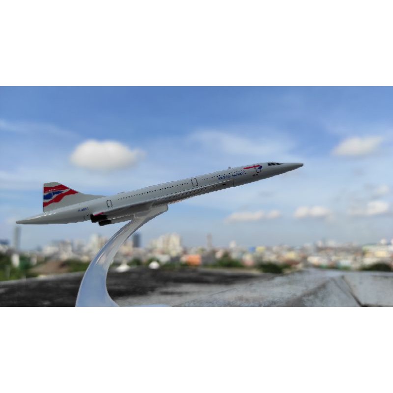 Miniatur Pesawat British Airways Concorde