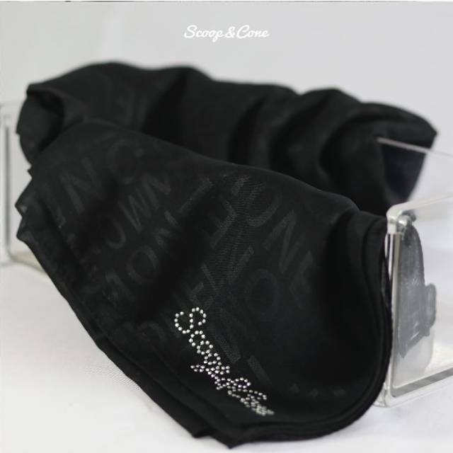 Embossed hitam Scoop&Cone