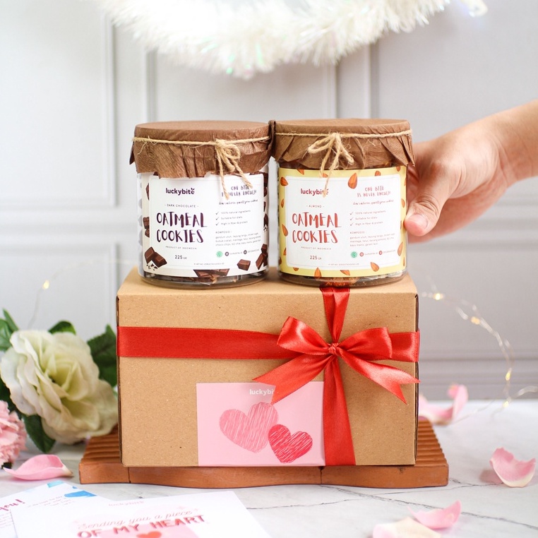 Valentine Hampers / Hampers Valentine / Kado Valentine / Valentine's Gift - Oatmeal Cookies 2 Jar + FREE Greeting Card + Pita