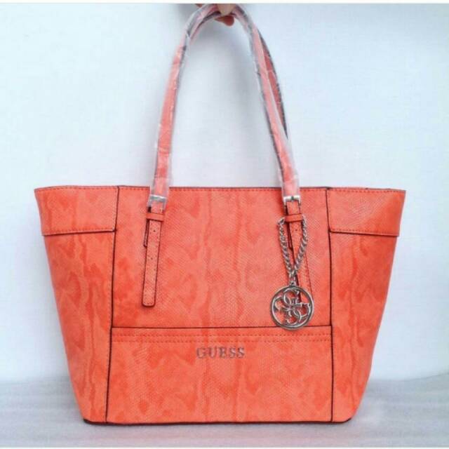 Guess delaney medium