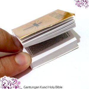 Stok Ready Gantungan Kunci Alkitab EMAS   Keychain Holy Bible   Souvenir Natal Murah Berkualitas