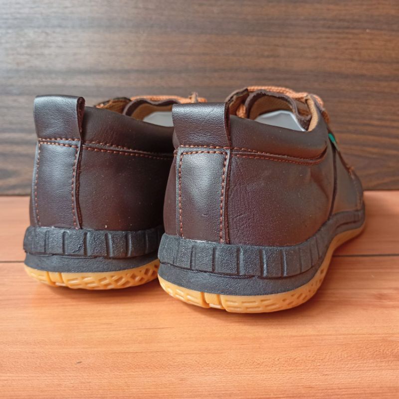 Kickers Sepatu Casual Kasual Sneakers Pria Bahan Kulit Asli Kekinian Murah