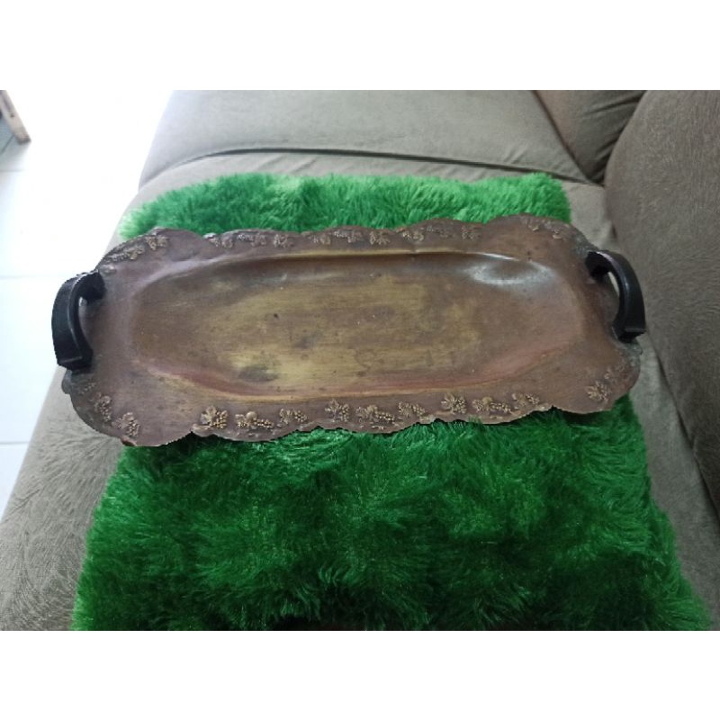 Nampan Jadul Kuningan Antik ukiran Anggur Panjang 29cm tinggi 14,5cm