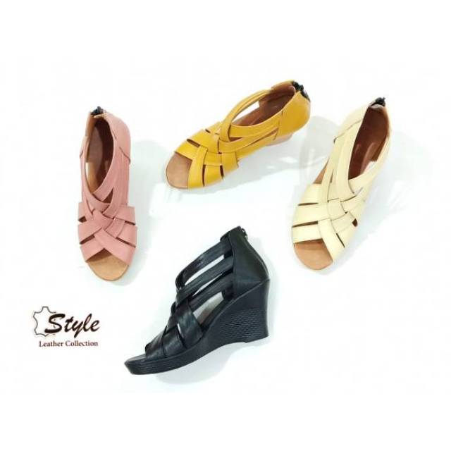 Sepatu sandal kulit wanita model kickers