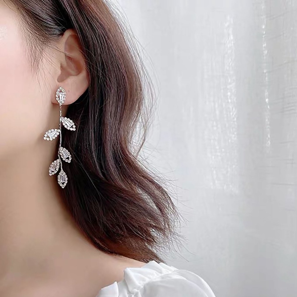 Hu Hu Hu Hu Hu Alat Bantu Pasang Kacamata♡ 1 Pasang Anting Tusuk Bentuk Daun Bahan Alloy Hias Cubic Zirconia Untuk Wanita
