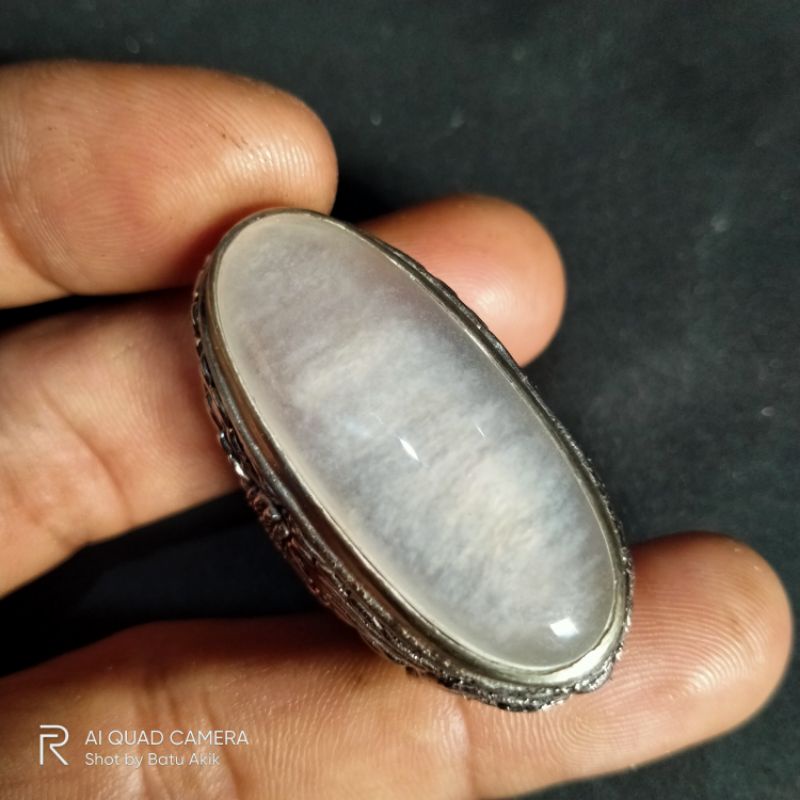 Batu pandan sutra srat jarum