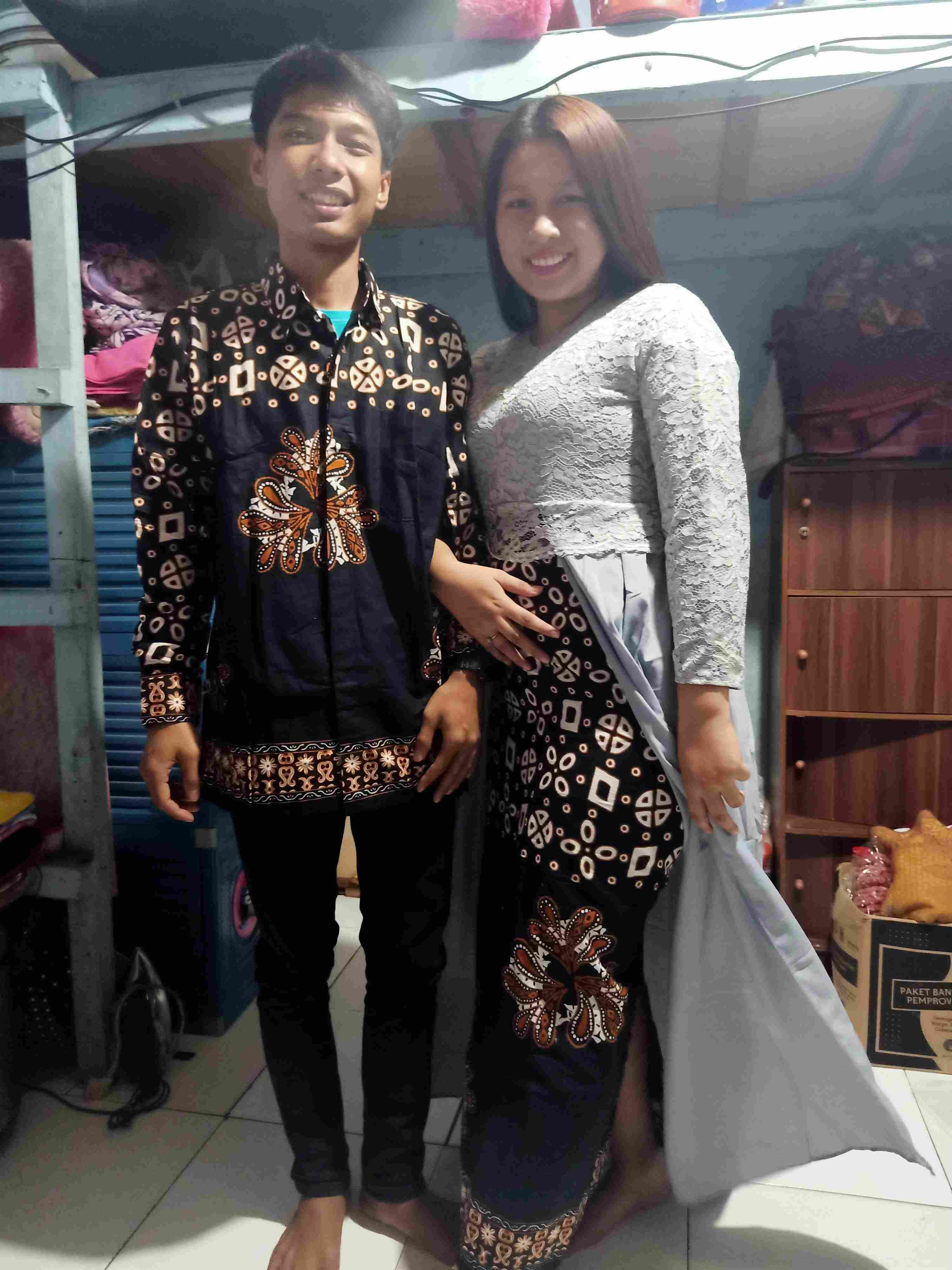 Dolby Dolbi Dobby Doby Dobbi - Couple Zumara Etnic Batwing Kebaya Batik Modern Keluarga Seragaman