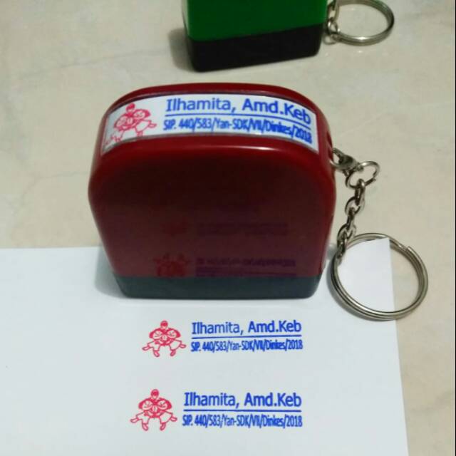 

STEMPEL NAMA NIP-DOKTER-BIDAN-PERAWAT GANTUNGAN KUNCI 2 WARNA