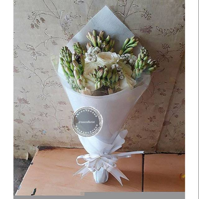 HAND BOUQUET BUNGA  WISUDA BUNGA  TANGAN MAWAR PUTIH SEDAP  