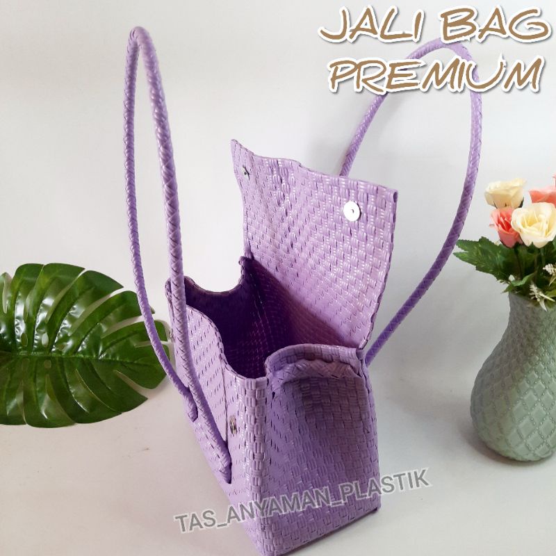 Tas Anyaman Jali Premium Murah Selempang Tutup Magnet dan Tali Bisa di Bahu