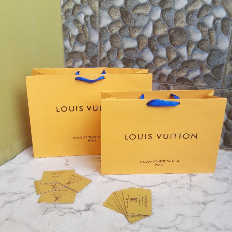 

Paperbag LV Shopping Bag Branded Louis Vuitton Pembungkus Hadiah Kekinian