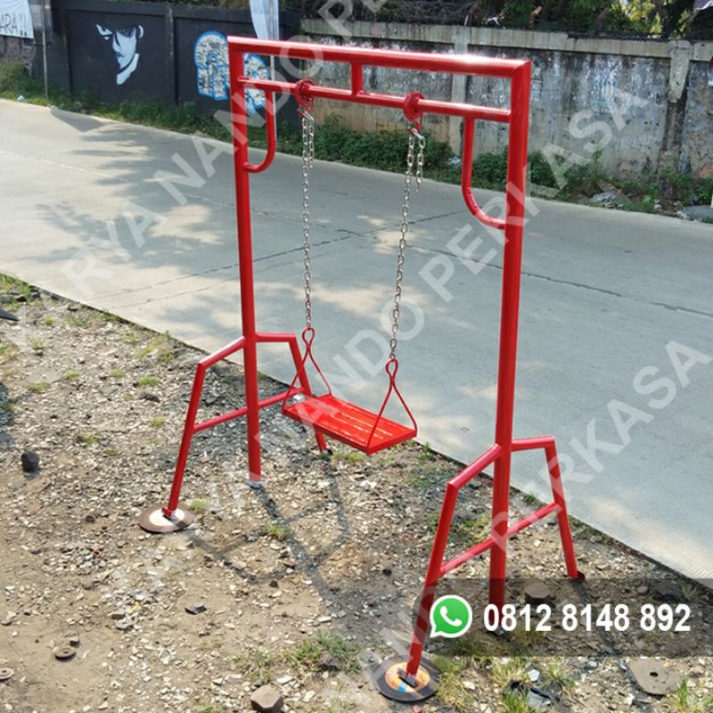ayunan besi. ayunan rantai bangku satu anak dan dewasa