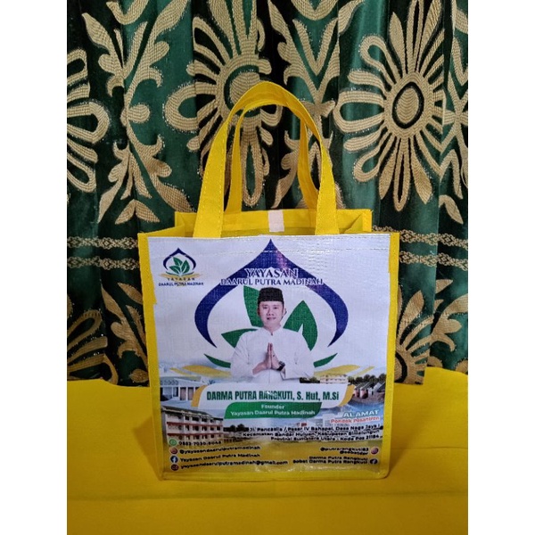 

TAS SOUVERNIR / GOODIE BAG / TAS KHAJATAN CUSTOM. BISA DESAIN GAMBAR SESUAI SELERA ANDA.
