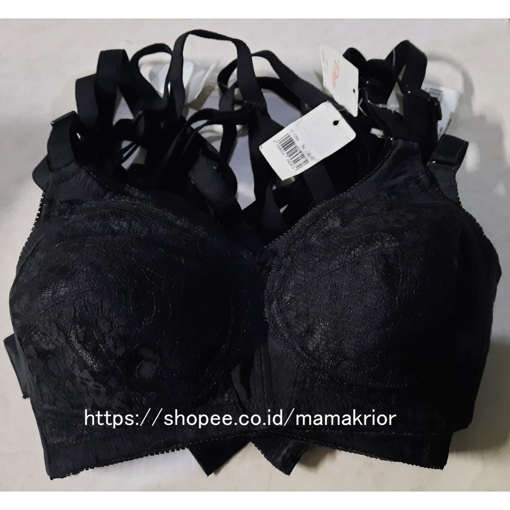 Bra 349.000 Diva by Triumph 32A hitam motif brukat cantik, Tanpa Kawat & busa (Nyaman dipakai tidur)