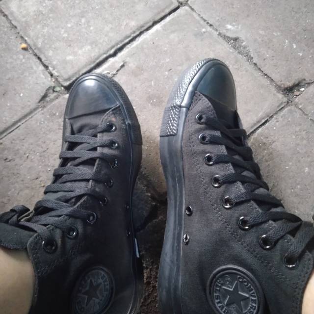 Sepatu convers