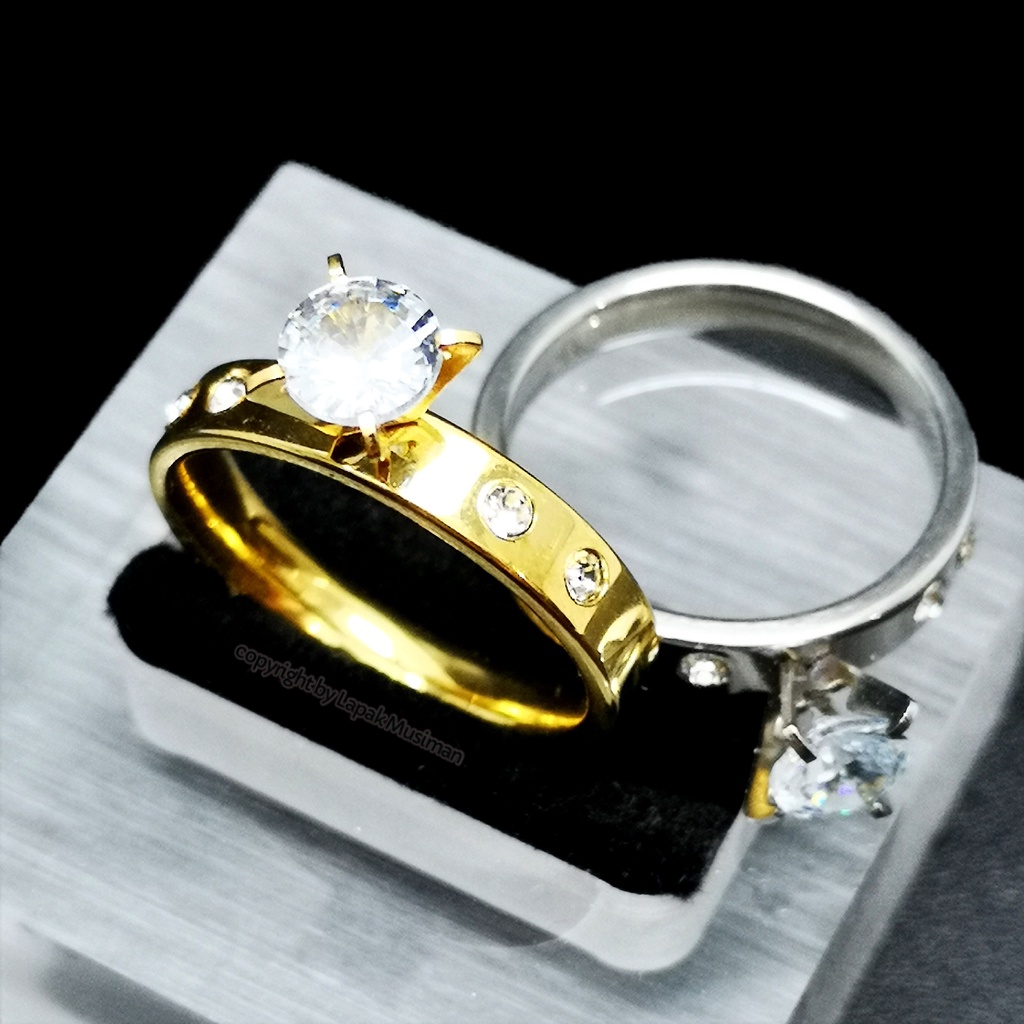 [Bayar di Tempat] Cincin Titanium Wanita Batu Berlian American Diamond Gold Silver K4