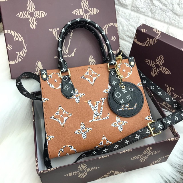 Tas Louis vuitton free box import semprem slempang wanita