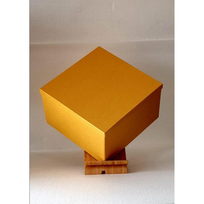 

Kotak Kado / Kotak Hadiah / Gift Box Jumbo Type A Plus_Embose Yellow Tokotaraka94