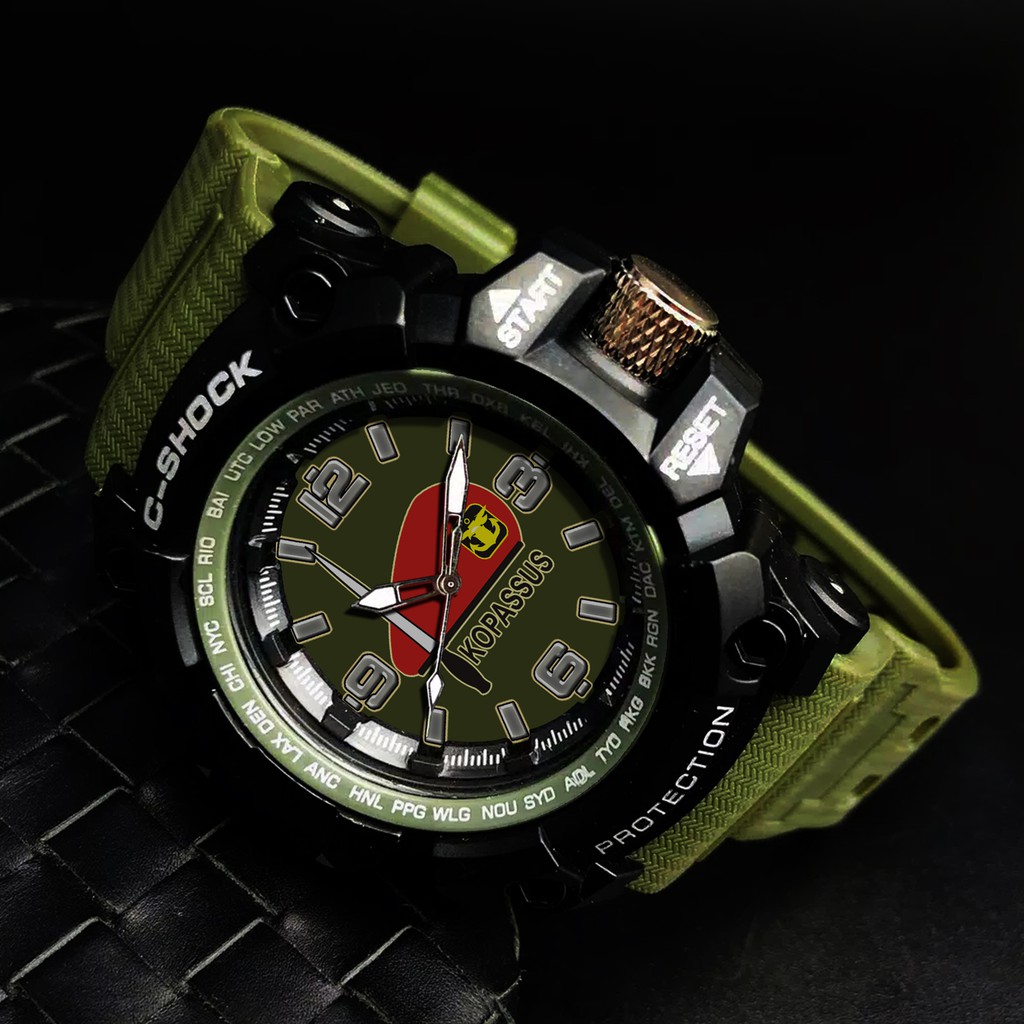 (EXCLUSIVE) JAM TANGAN TNI - &quot;BARET MERAH&quot; KOPASSUS .  STRAP RUBER HIJAU ARMY