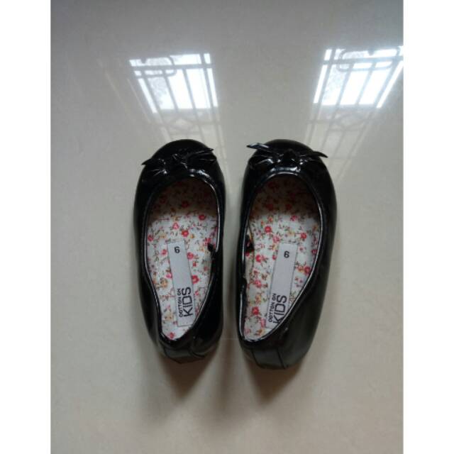Sepatu anak merk cotton on