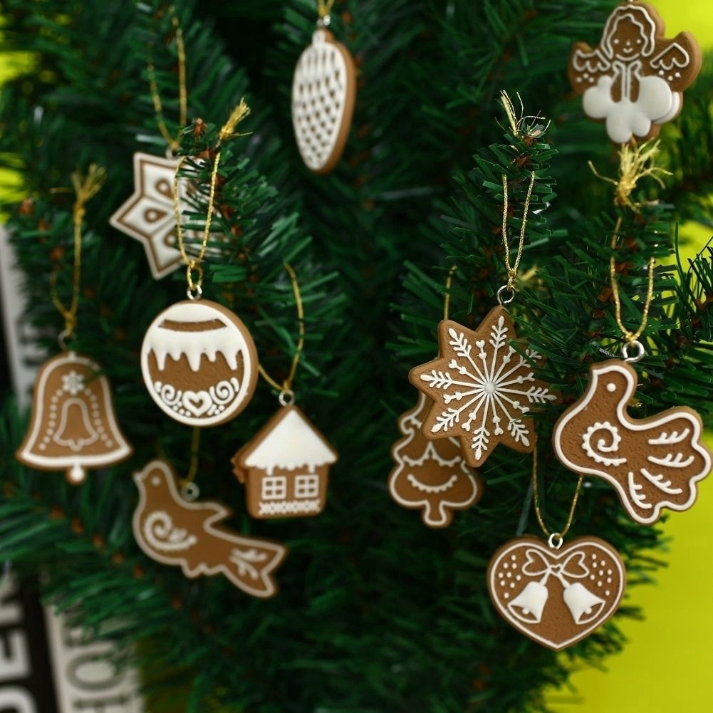 11pcs Ornamen Gantungan Kunci Bentuk Pohon Natal Bahan Polymer Clay Untuk Dekorasi