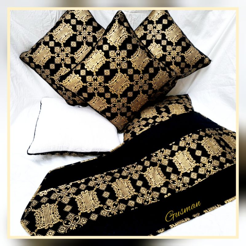 SARUNG BANTAL SOFA | MOTIF PRADA EMAS | 40 × 40 | LAPIS BUSA | BORDIR BENANG EMAS | HARGA GROSIR