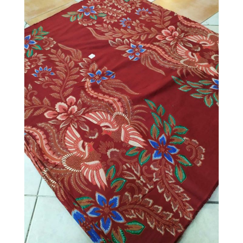 Kain Batik Solo motif merak kembar dasar merah ( Primissima )
