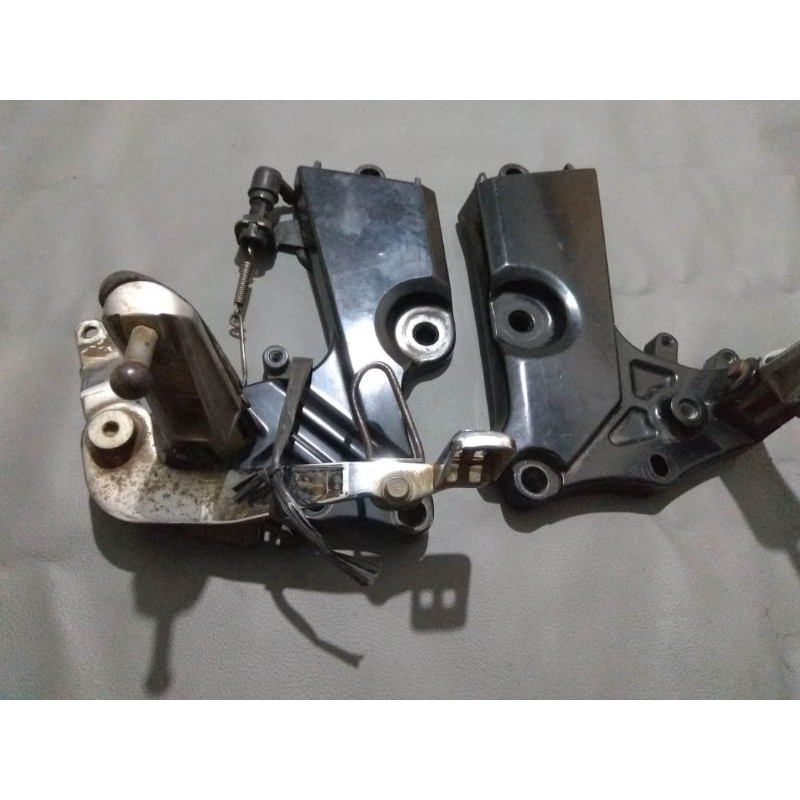 Footstep foot step depan set yamaha byson karbu original