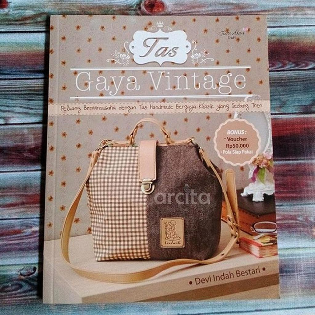 

Buku Tas Gaya Vintage
