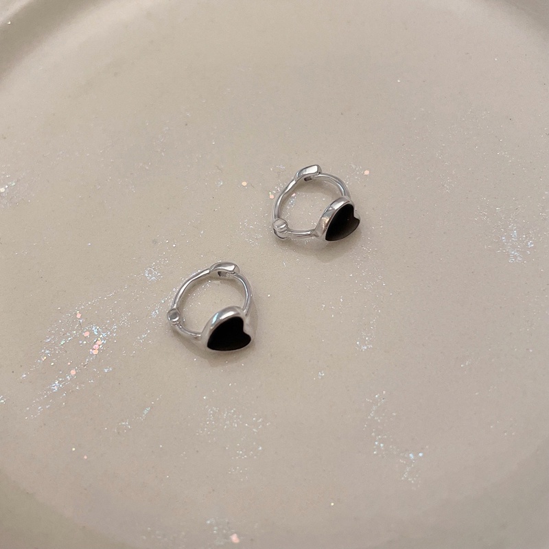 Anting Bentuk Hati Warna Hitam Untuk Aksesoris