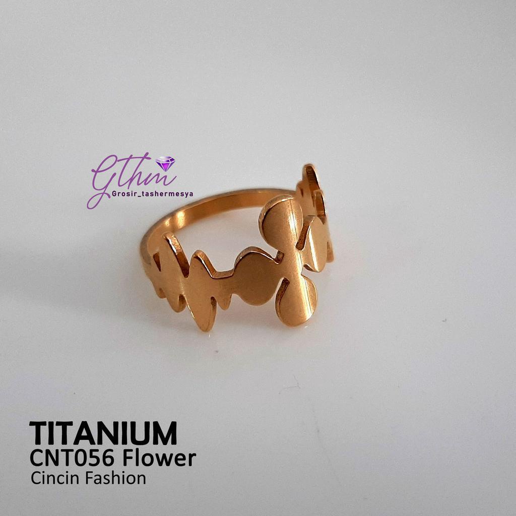 cincin titanium cnt056 motif bunga clover